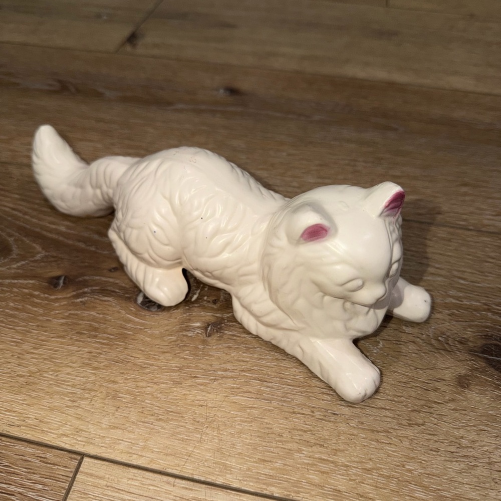 Vintage Mid Century White Cat Ceramic Crouching Pose‎
